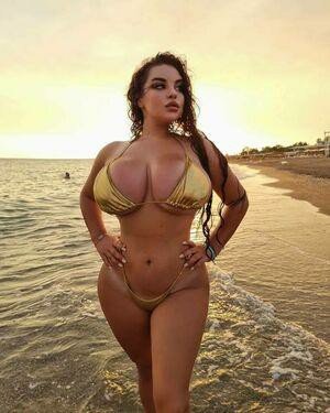 4nn@ $ivon@ #5GXs8UqC