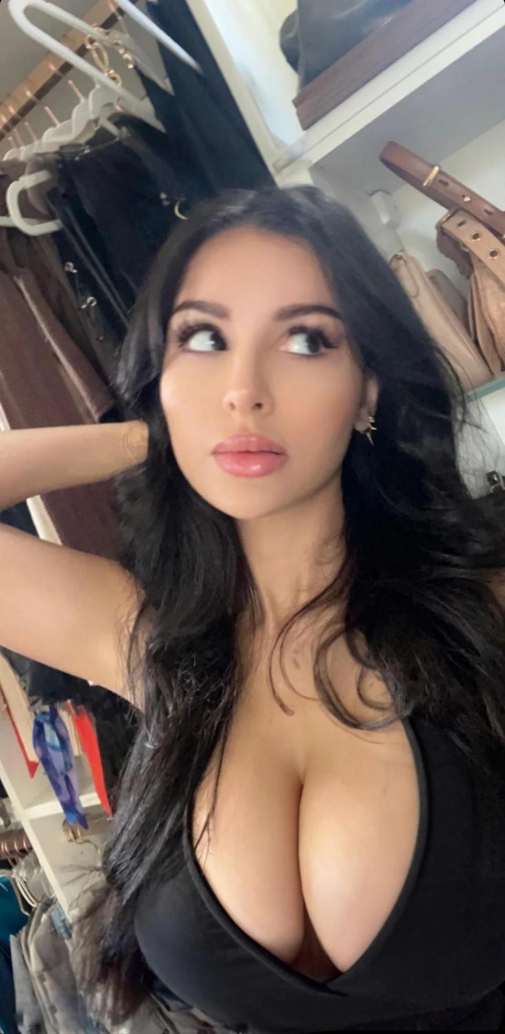 Streamer and celeb jerk off encouragement. Who are some other sluts who want you to jerk off #jKMjctXl