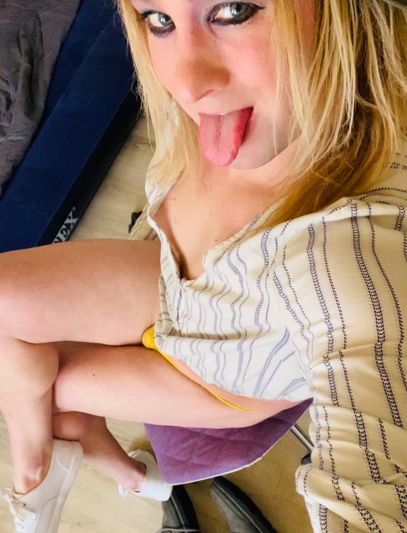 New years whore! Text me : ) #SlgUKquP