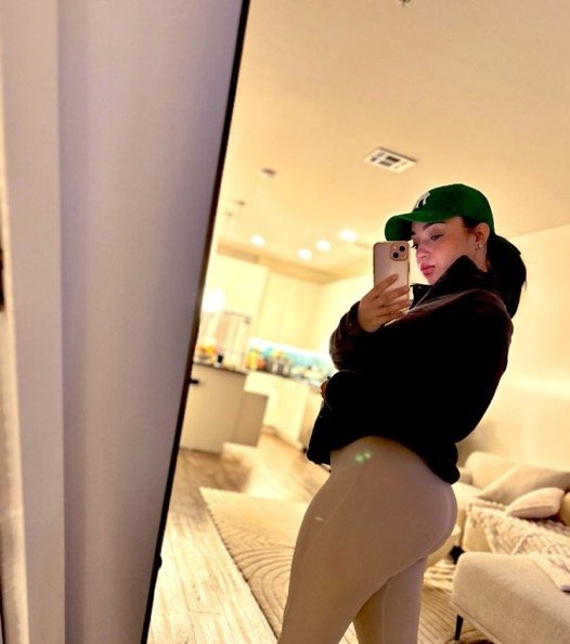 Latina slut fucks dildo #XfX3Rn2Z